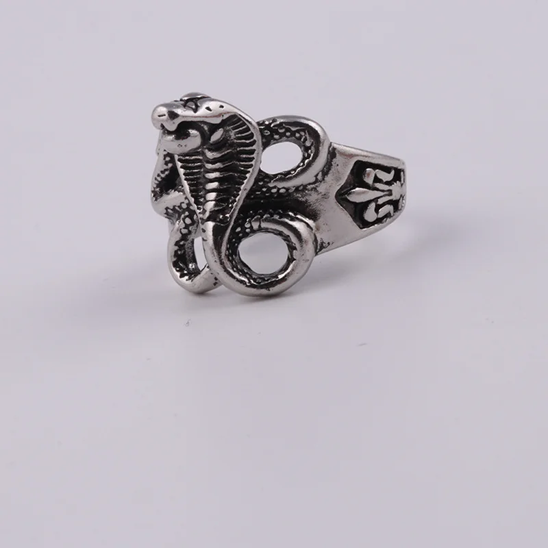 

Men's Vintage Snake Ring Bohemian Lady's Ring European and American Explosive Style Punk Gothic Stainless Steel Jewelry