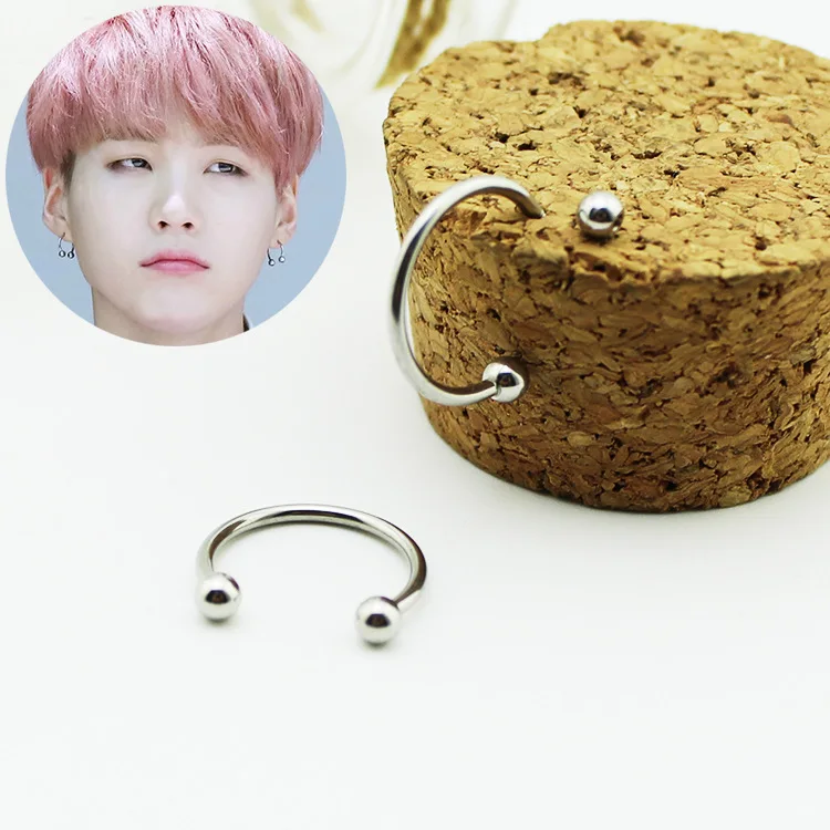 

Hot Rock KPOP Star Earring Hoop Titanium Steel Hangtag Stud Earrings Popular Korean Boys Beads Earring Ear Piercing Jewelry
