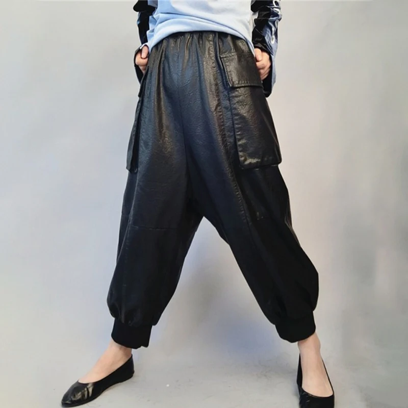 LANMREM новые модные весенние повседневные Черные Брюки из искусственной кожи с эластичным поясом и двойными карманами женские штаны-шаровары длиной до щиколотки YF782
