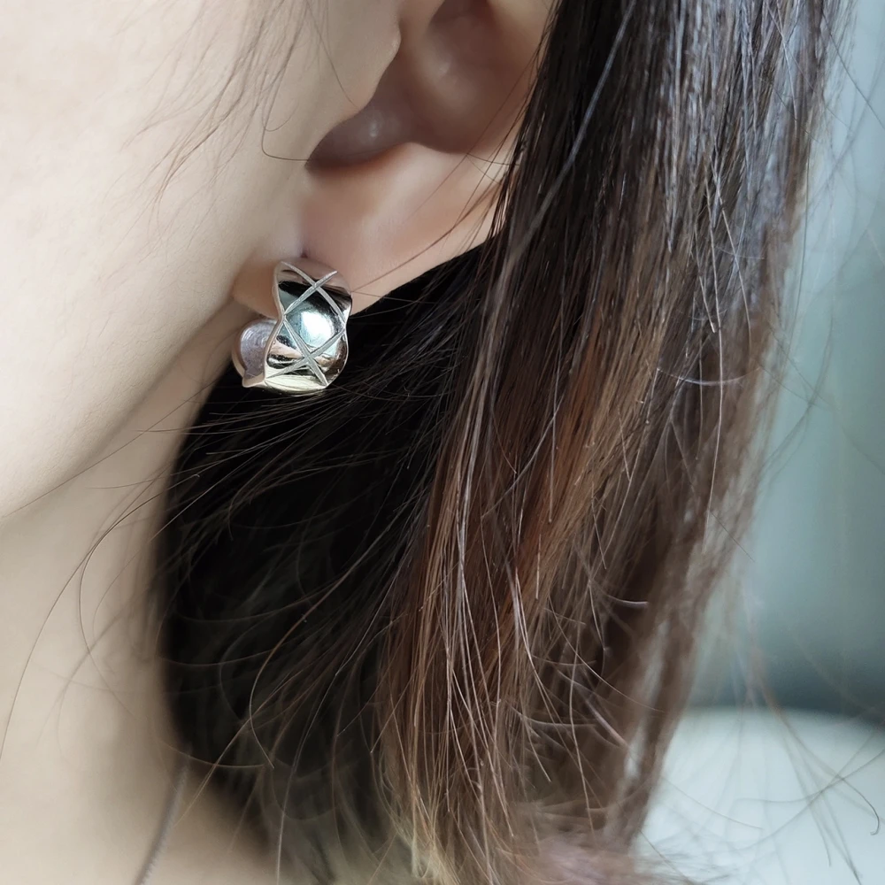 

925 Sterling Silver Crossover Line Engraved Punk Wide Faced Semicircular Cartilage Stud Earrings Mothers Gift Jewelry