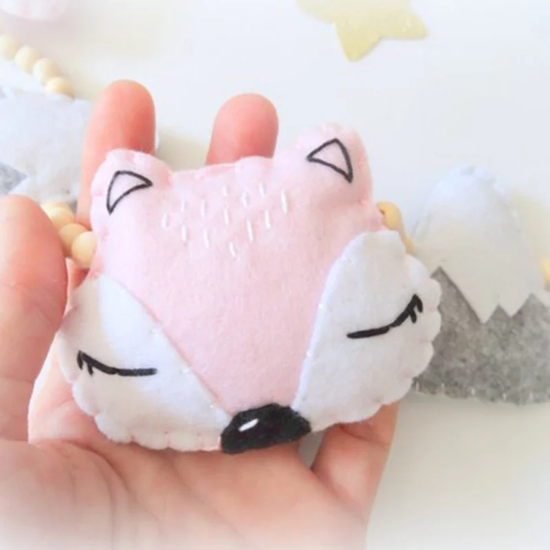 Fox de dibujos animados de madera hecho a mano perlas cadena colgando de la pared de la habitación de los niños pared Decoración Accesorios de fotografía decoración estilo nórdico