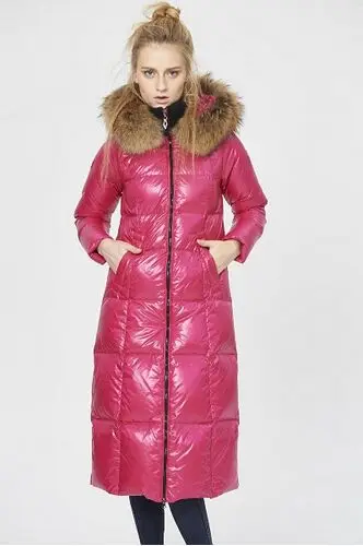 Высококачественная Роскошная зимняя куртка года, женская теплая Толстая парка с белым утиным пухом, пуховик с воротником из натурального меха енота, Женское пальто - Цвет: rose red