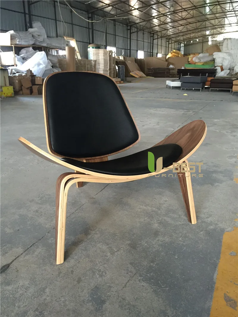 Hans Wegner Style Three-Legged Shell Chair Ash Plywood Black Faux Leather Living Room Furniture Modern Shell Chair Replica (1)