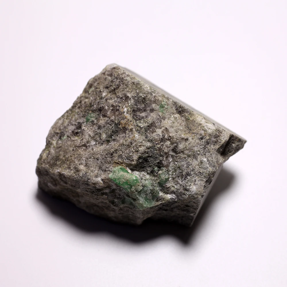 

290g Exquisite natural emerald mineral crystal specimen quartz green, teaching specimens stone from China