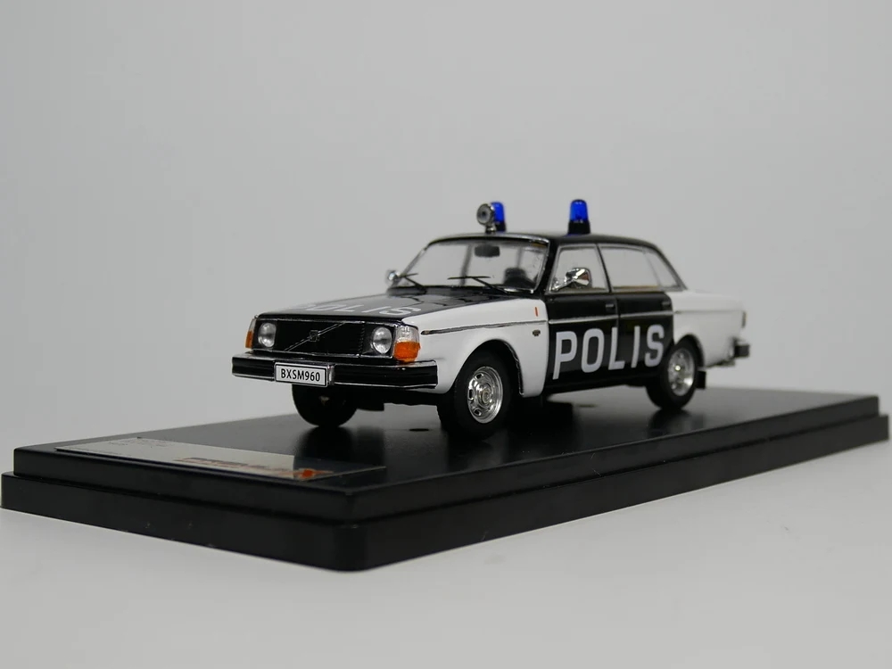 PREMIUM X 1:43 Volvo 244 1978 POLIS Diecast model car