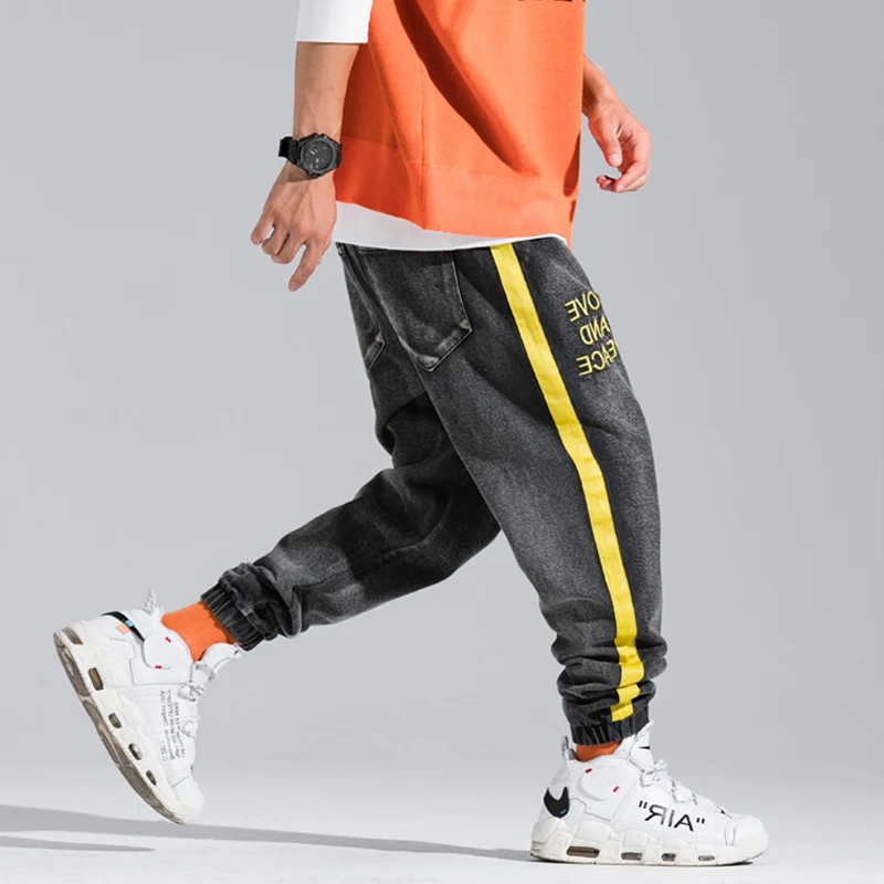 Autumn Winter Fashion Men Jeans Yellow Stripe Spliced Cargo Pants Letter Print Streetwear Hip Hop Tapered 5