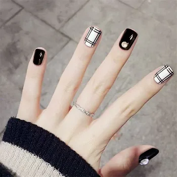 

New fashion charm 24 pieces high quality black and white plaid stripes fake nail patch DIY nail tips beauty nail tools