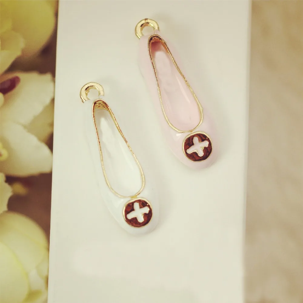 

DIY Fashion enamel charm Nurse shoes metal charms for jewelry making Pendant floating charm Key Chains as jewelry Accessories