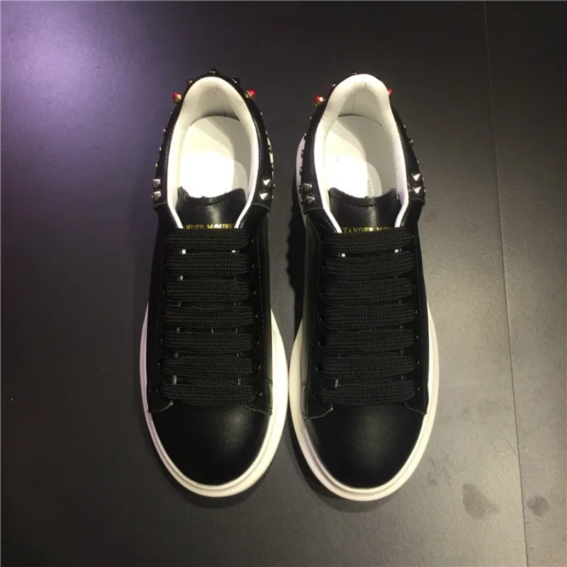 

Brand new Men's Genuine Leather Cow Man Shoes Zapatos De Hombre Casual MC Men Natural Leather Rivet Breathable kING Queen