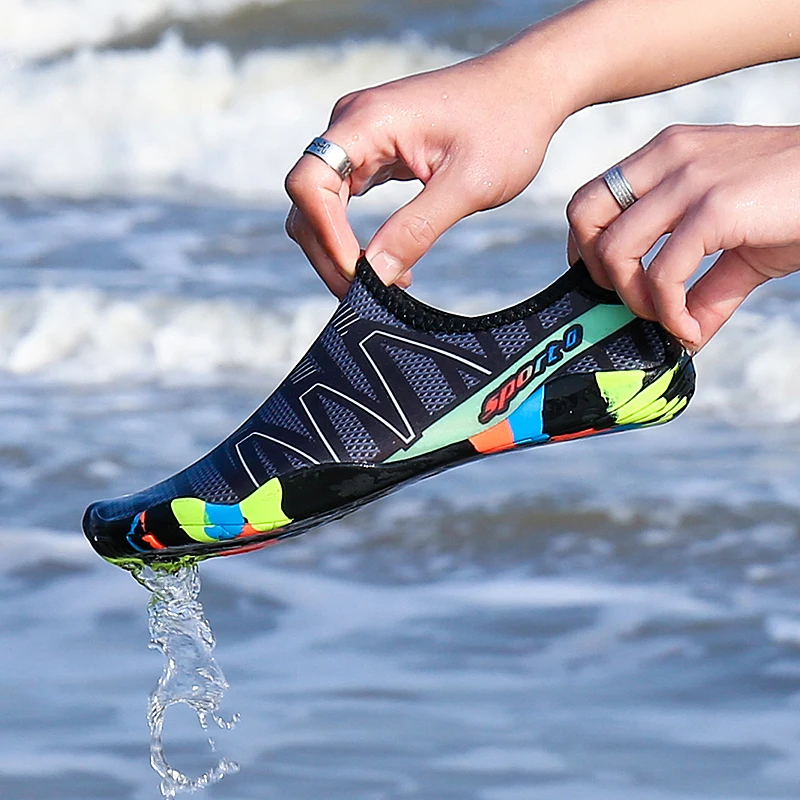 

UPUPER Water Shoes Men Sandals Slippers Shoes For Swimming Beach Sneakers Shoes Men Breathable Slip On Black zapatillas hombre