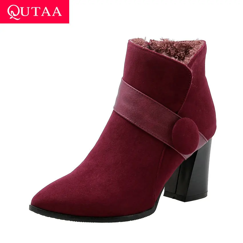 QUTAA/ г. Новая осенне-зимняя повседневная женская обувь из искусственной кожи Модные теплые зимние ботильоны на меху на высоком квадратном каблуке размеры 34-43