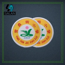 Пользовательские термоклейкие для одежды тканые значки на булавке индивидуальные вышитые патчи для рюкзака акриловые розетки швейная ткань знак