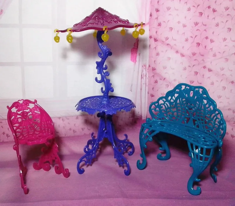 Новое поступление модный набор мебели для куклы Monster high(кресла+ стол с зонтиком от солнца+ стулья