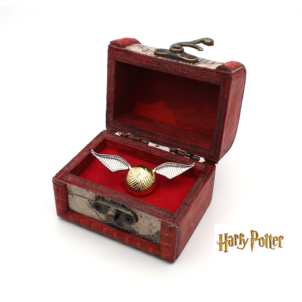 

Harri Potter Quidditch Golden Snitch Ball Symbol Metal Badge Brooch Pin Chest Button+Box Ornament Cosplay Collection Otaku Gift