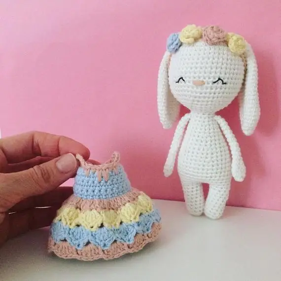 Вязаная крючком погремушка armigurumi pretty bunny Номер модели 862