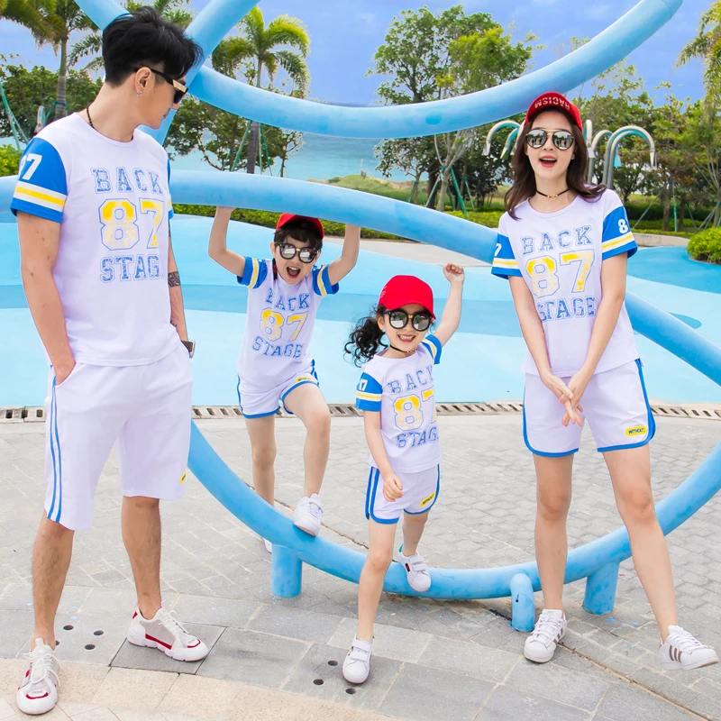 

2019 Beath Summer Family outfits mother daughter father son cotton T shirts & short pants 2pcs/sets family look Sports clothes