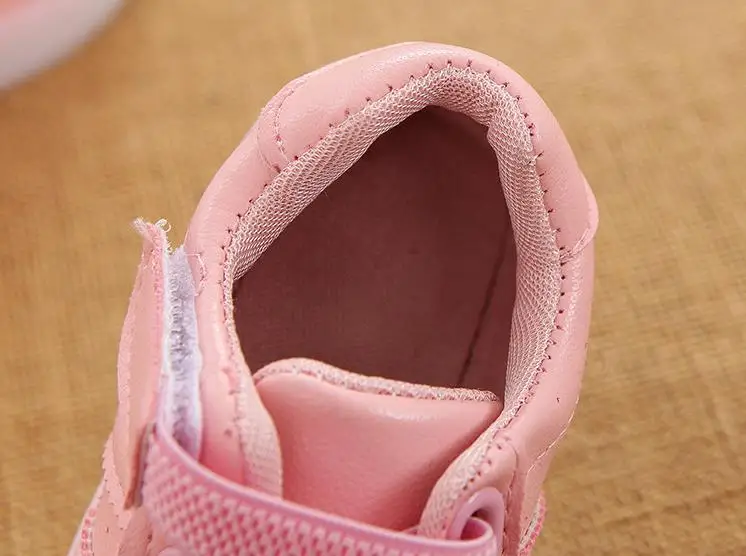 Светящиеся мода детская повседневная обувь для мальчиков и девочек спортивные туфли светодиодный свет детские кроссовки полуботинки для новорожденных мягкое дно