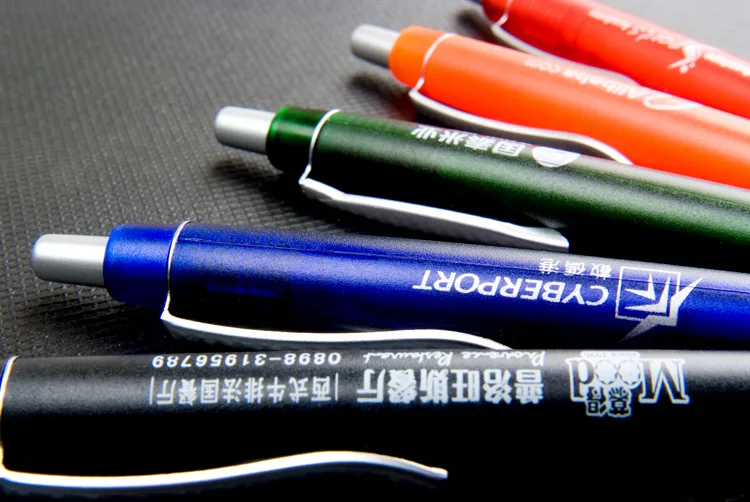 Рисунок 2 - включает шариковую ручку с логотипом