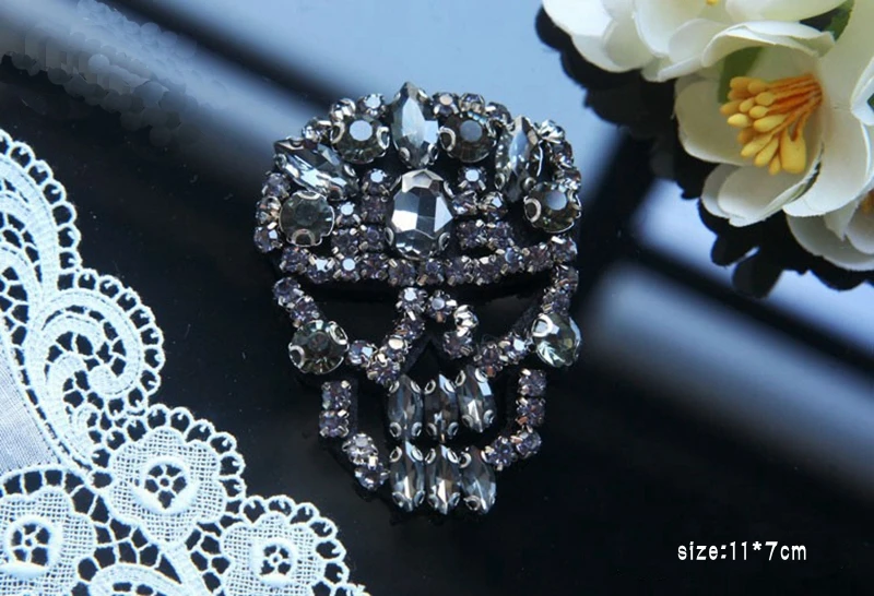 

2018 New Rhinestones Skull Beaded Sequins Sew On Patches for clothes DIY Patch Applique Bag Clothing Coat Sweater Crafts