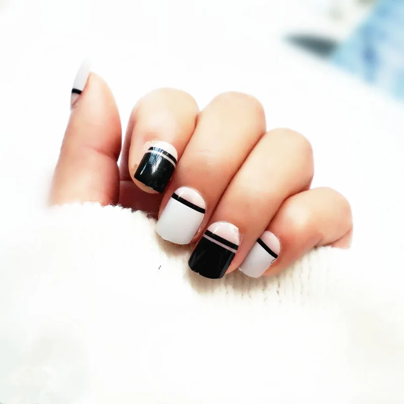

24pcs/Set Vintage Black White Line False Nails Finished Short Design Full Cover Nail Tips Artificial Fake Nails with Glue#