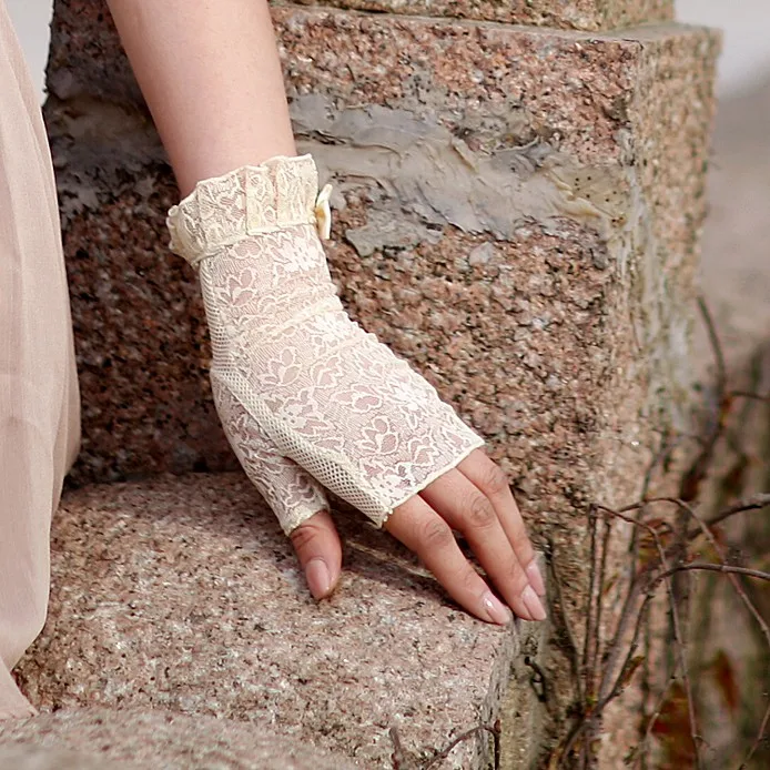 Горячее предложение! Распродажа! Женские солнцезащитные перчатки женский летний короткий кружевной шелк без пальцев Варежки анти-УФ солнцезащитные перчатки для вождения список UV014D