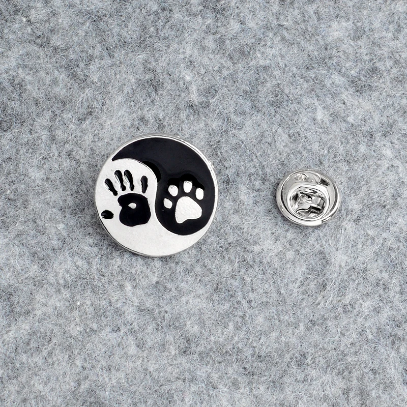 

Palm and paw enamel pins Give me five! Brooch Dog Cat paws Brooch Pins Button Badge Simple animal Jewelry Gift for pet owners