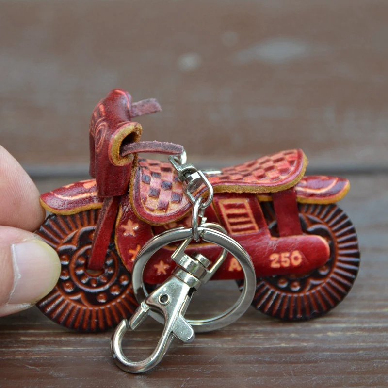 Сделанная вручную окрашенная мультяшная мотоциклетная кожаная модель с жестким дублением из воловьей кожи для кнопок на ключе от автомобиля креативный подарок
