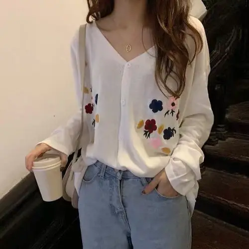 

Korean Style Women Cardigan Fall 2019 Vintage Floral Embroidery V Neck Knitted Sweater Jacket Thin Knitwear Black White T317