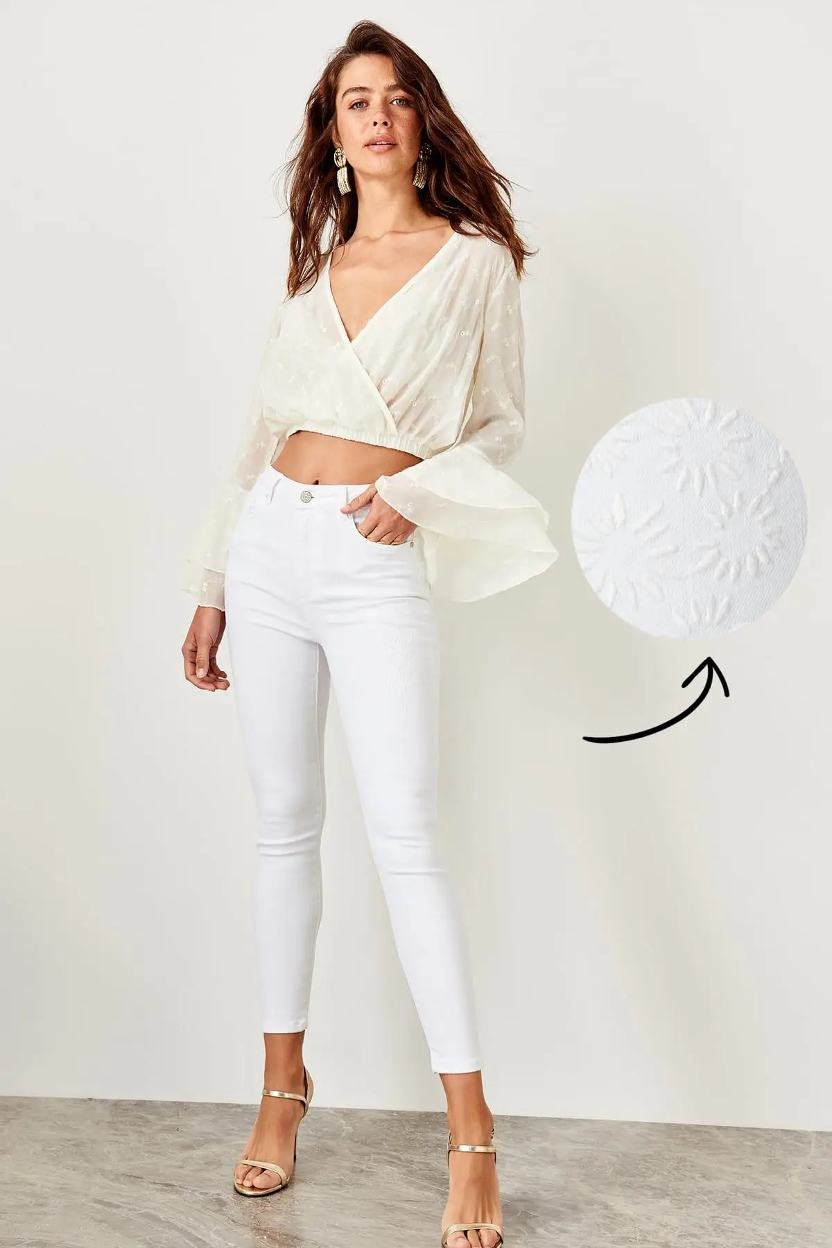 

Trendyol White Front Embroidery Detail High Waist Skinny Jeans TWOSS19LR0312