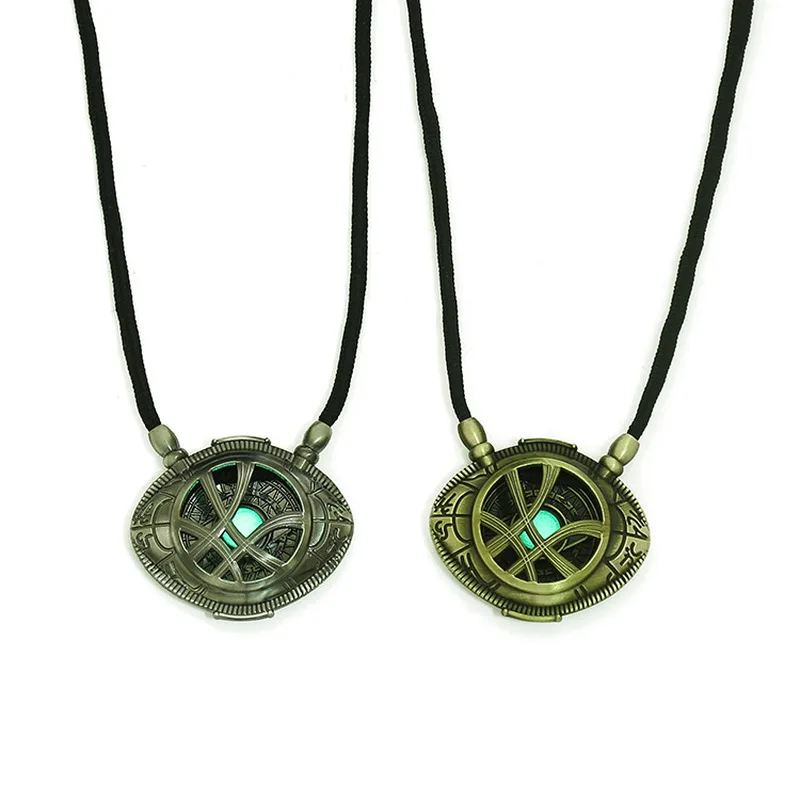 

Superhero Movie The Avengers 3 Dr. Strange Eye Of Agamotto Badge Necklace Cosplay Costumes Noctilucence Props