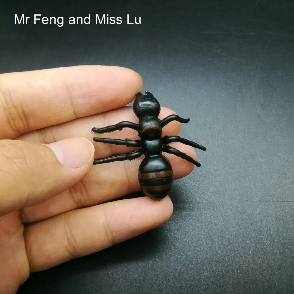

Ant Joke Prank Halloween Terrible Model Insect Practical Game Toy