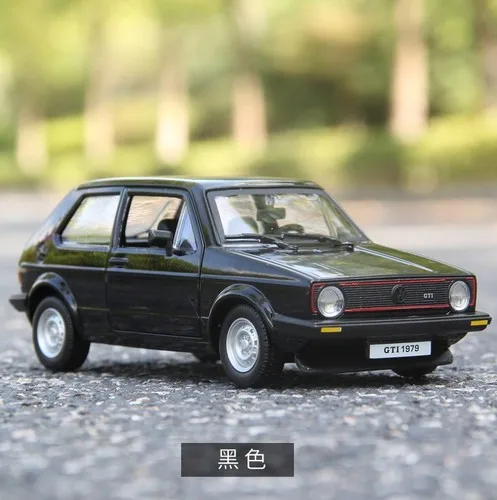 1:24 Volkswagen Golf R32 модель автомобиля из сплава Игрушечная модель автомобиля для украшения подарка - Цвет: Белый