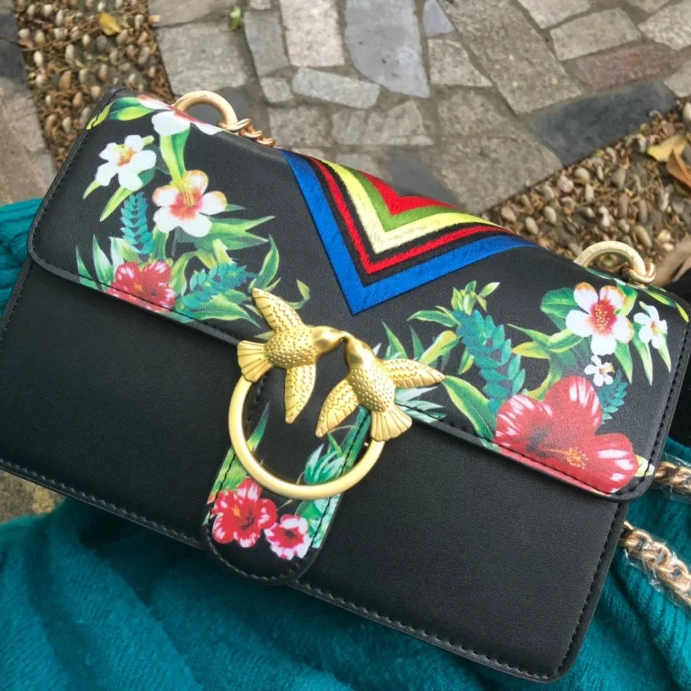 

Scarce Quantity Women Handbags PU Leather Chains Flowers Hand Bags Flap Shoulder Messenger Crossbody Bags Embroidery Handbag