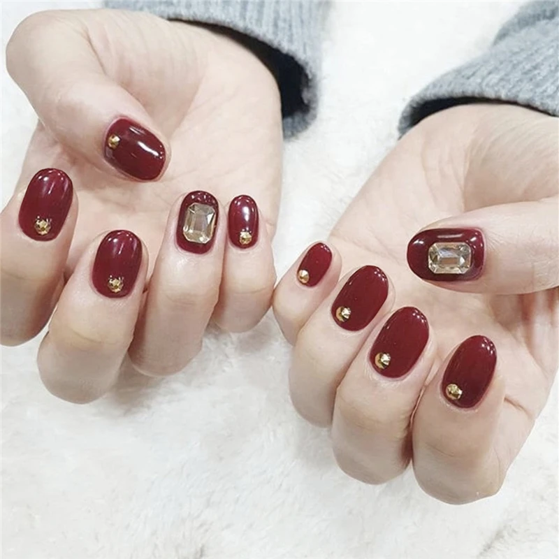 

Beautiful wine red pure color with rivet and square shape diamond decoration 3d fake nails Bride cute full nail tips false nails