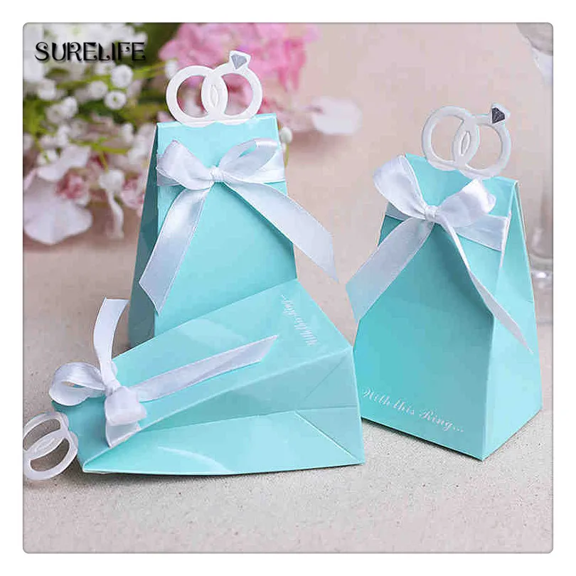 Дизайнерская упаковка подарков. Упаковка круглых подарков в упаковочную бумагу. Как упаковать кольцо в подарок. Упаковка небольшого подарка. Необычная упаковка для ювелирных украшений.