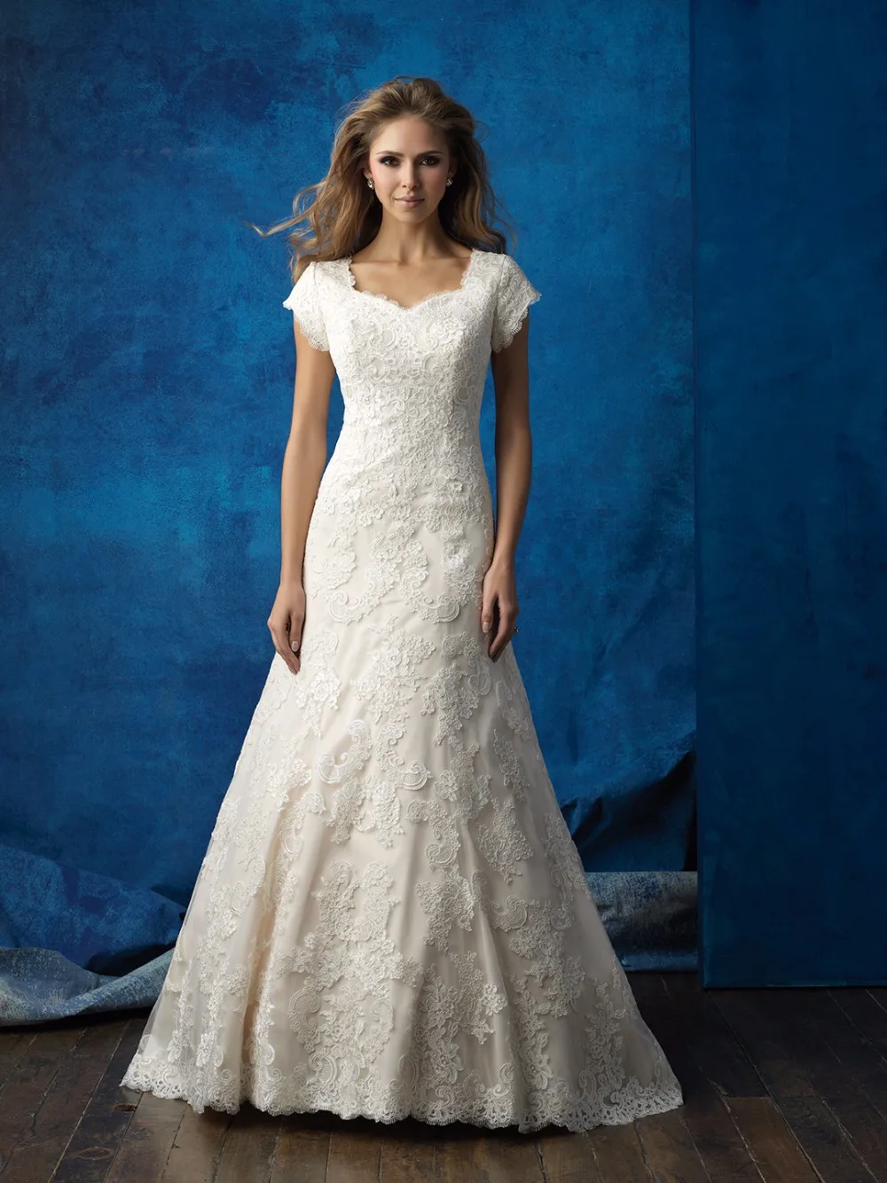 Champagne Vintage Lace Trumpet Modest Wedding Dresses 2019