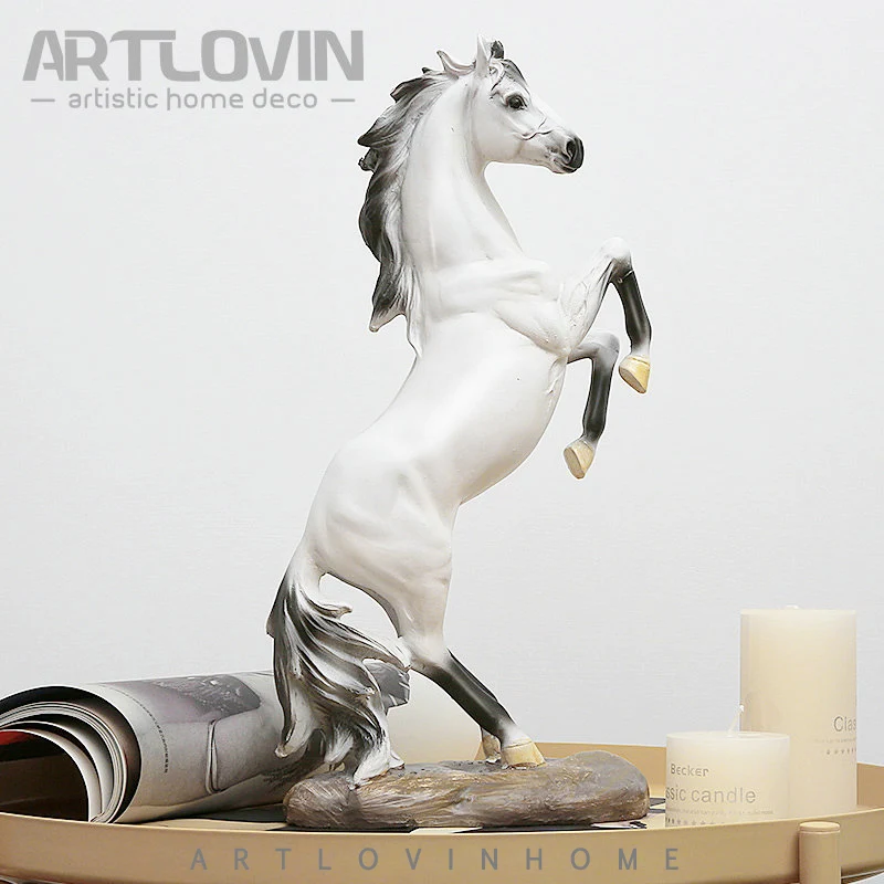 Online Año nuevo caballo estatuas casa decoración artesanía Vintage resina estatuilla de caballo corcel blanco miniatura para oficina Bar adornos Animales Venta