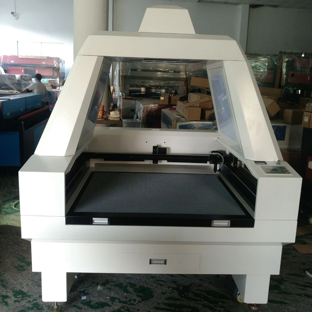 Vision laser engraving machine with CCD camera 1080 full vision ccd co2 laser cutting machinein