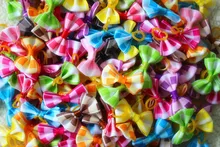 2016 New 50/100pcs Tartan Design Dog Hair Bow Pet Dog Bows With Pearl Cute Rubber Band Hairpin Grooming Accessories