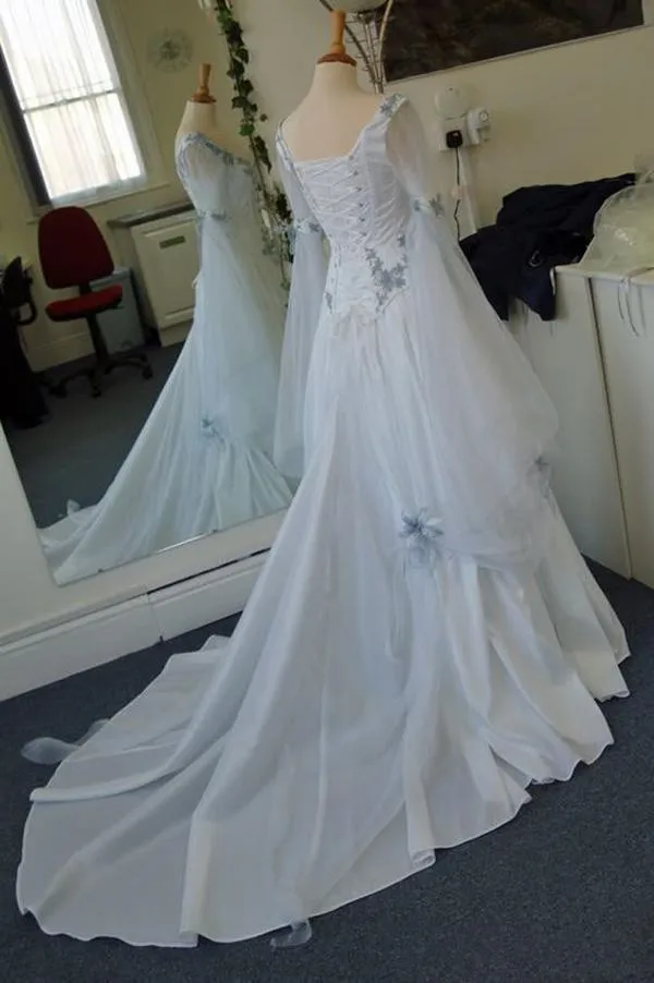 Vintage Celtic Gothic Corset Wedding Dresses With Long Sleeve 2019
