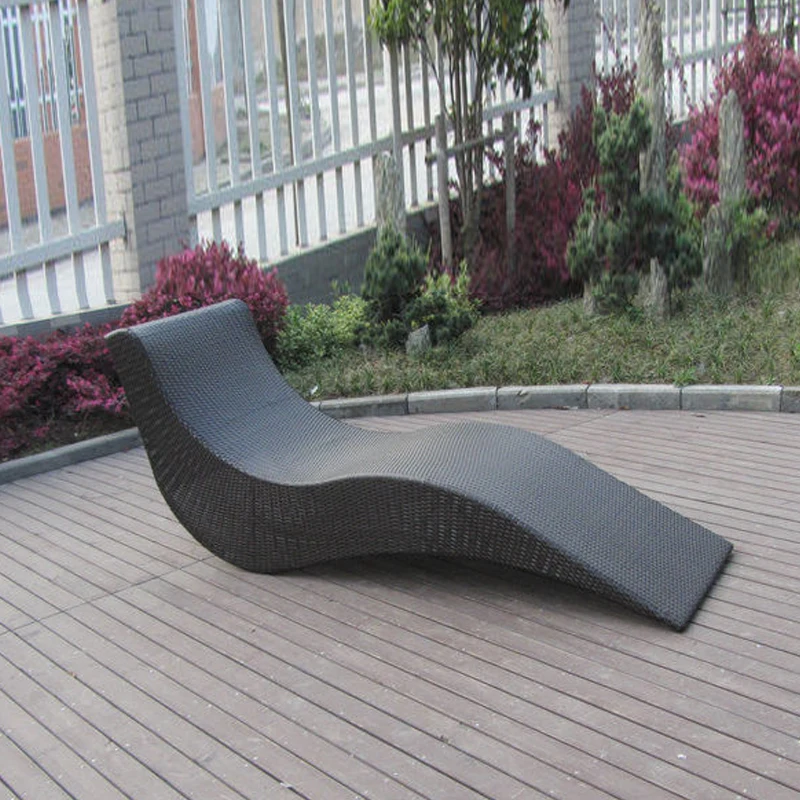 Hand Woven Luxury Rattan Sun Lounger , PE Wicker Chaise Lounge