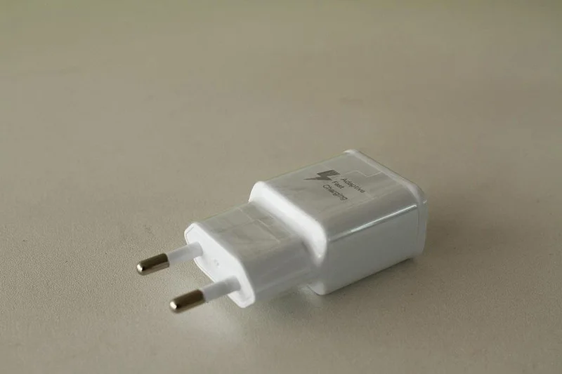 high-quality-wall-charger-5v-2a-9v-1-67a (1)
