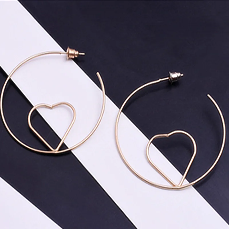 

Simple Big Round Hoop Earring With Love Heart Inside Punk style Earrings Geometric Hoop Earring For Women Fashion Gift E0318