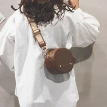 Female bag 2018 new tide simple wild diagonal small bag wide shoulder strap round shoulder bag female bag PU solid color Female bag 2018 new tide simple wild diagonal small bag wide shoulder strap round shoulder bag female bag PU solid color