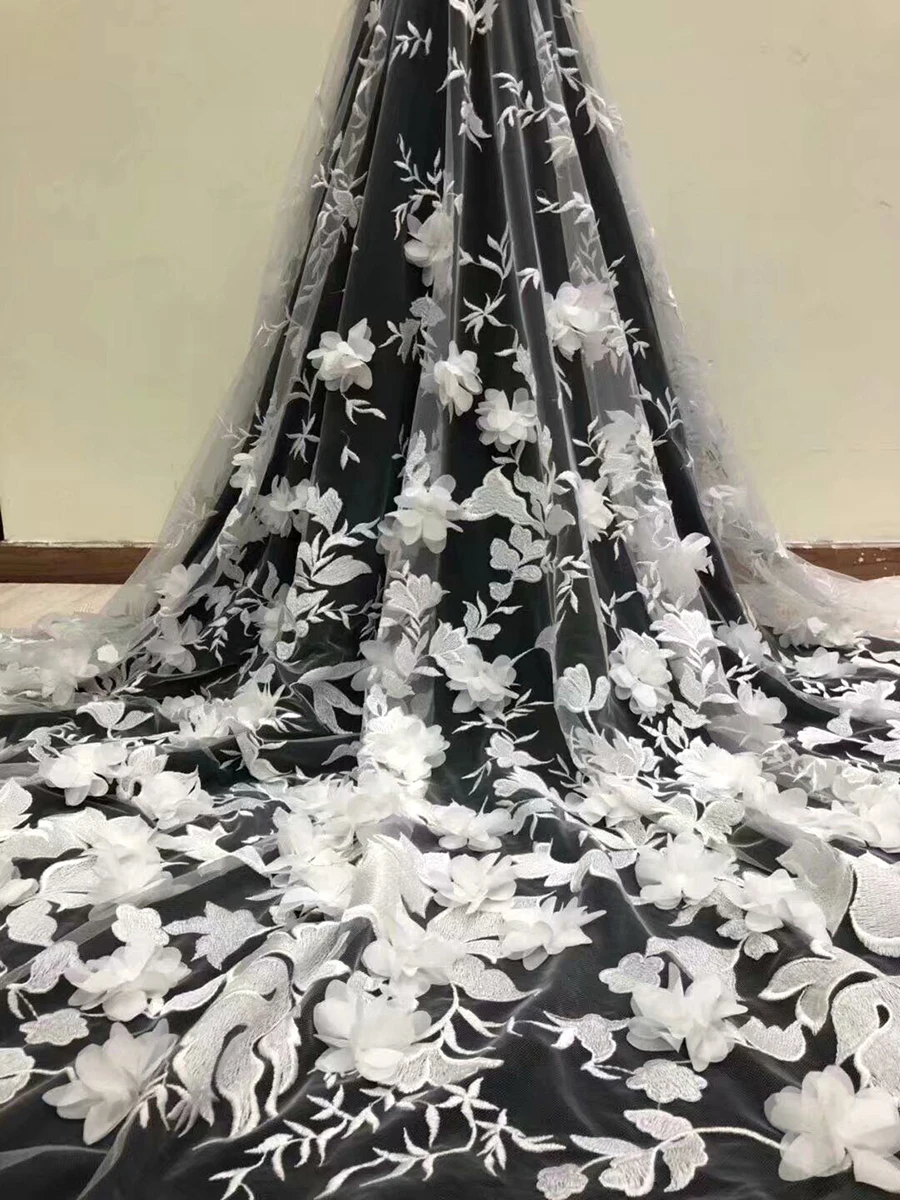 

Latest Nigerian Net Lace Fabric Pure White 3D Flowers Lace With Beaded 2018 Fashion French Lace Fabric For Wedding dress 5Yards