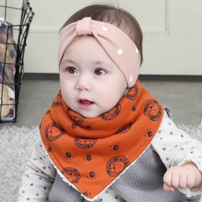 Winter Children's Triangle Bib Warm Cartoon Baby Feeding Scarf Bibs Infant Burp Cloth Bandana Bib Baberos Bebe Baby Boys Stuff X