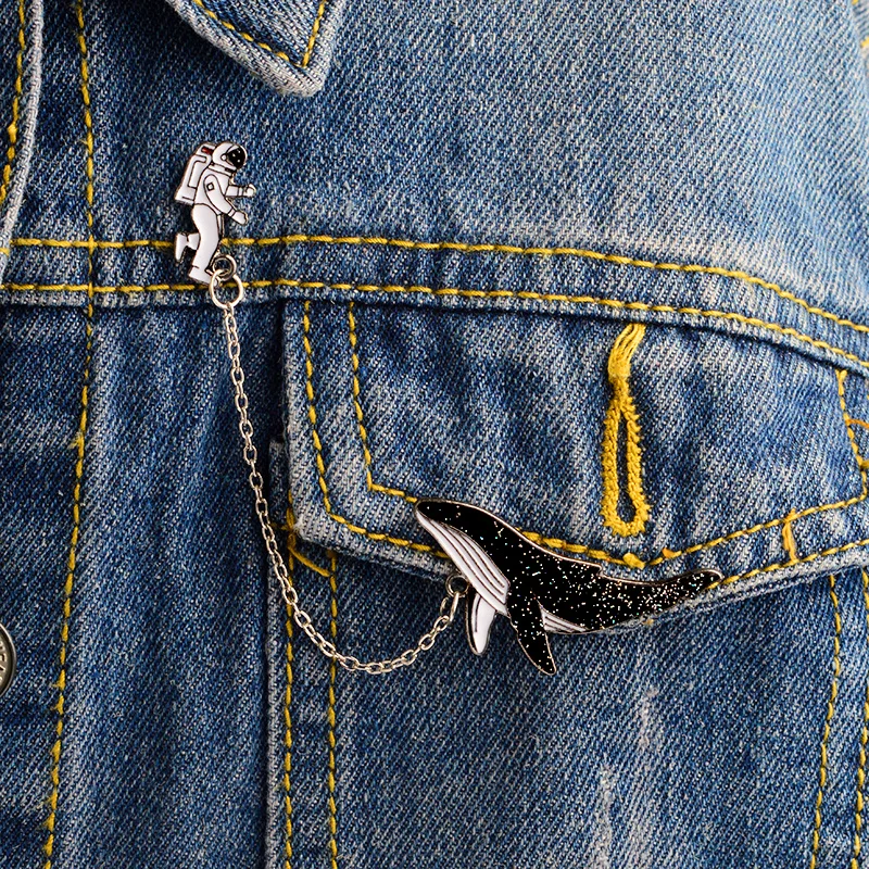 Мультяшные животные киты космическое пространство брошь космонавта Черная Эмаль Булавка Кнопка Цепь джинсовая куртка пальто булавки значок ювелирные изделия подарок