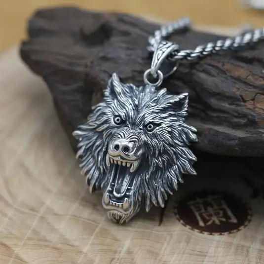 silver wolf pendant