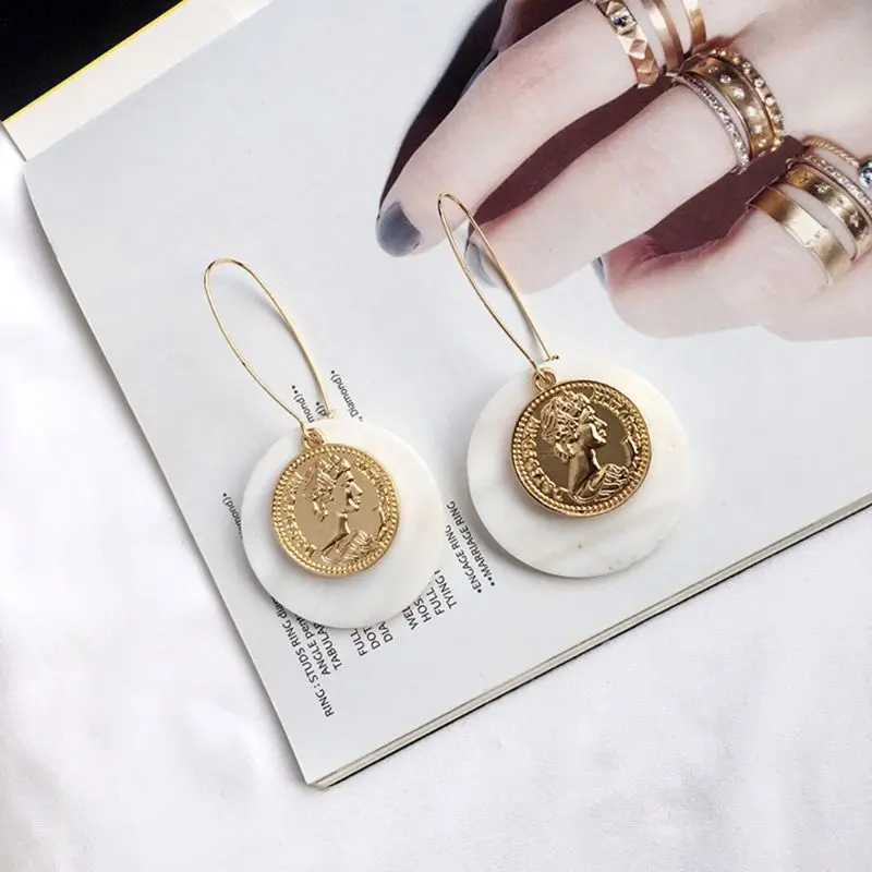 

Creative Shell Earrings Natural Coin Exquisite Luxury Golden Carved Coins Women Lady Jewelry Charms Decoration Unique Dangle