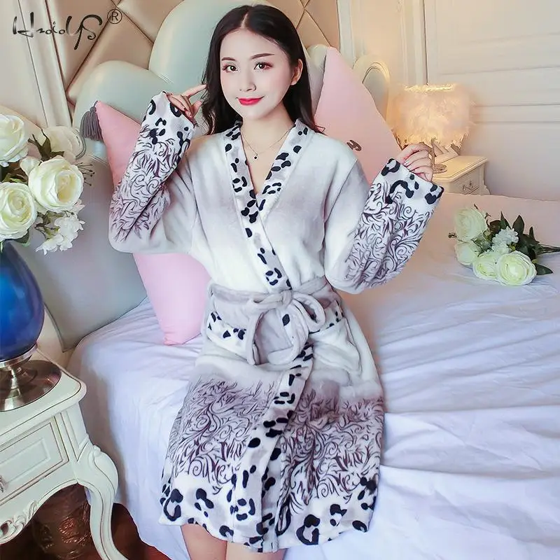 Flannel Bathrobes Women's Cartoon Lovely Thicken Warm Nightgowns Winter Bath robe Women Pajamas Bath Robe Sleepwear - Цвет: Cow